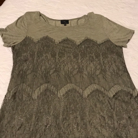 Grey top with lace overlay - Picture 1 of 2